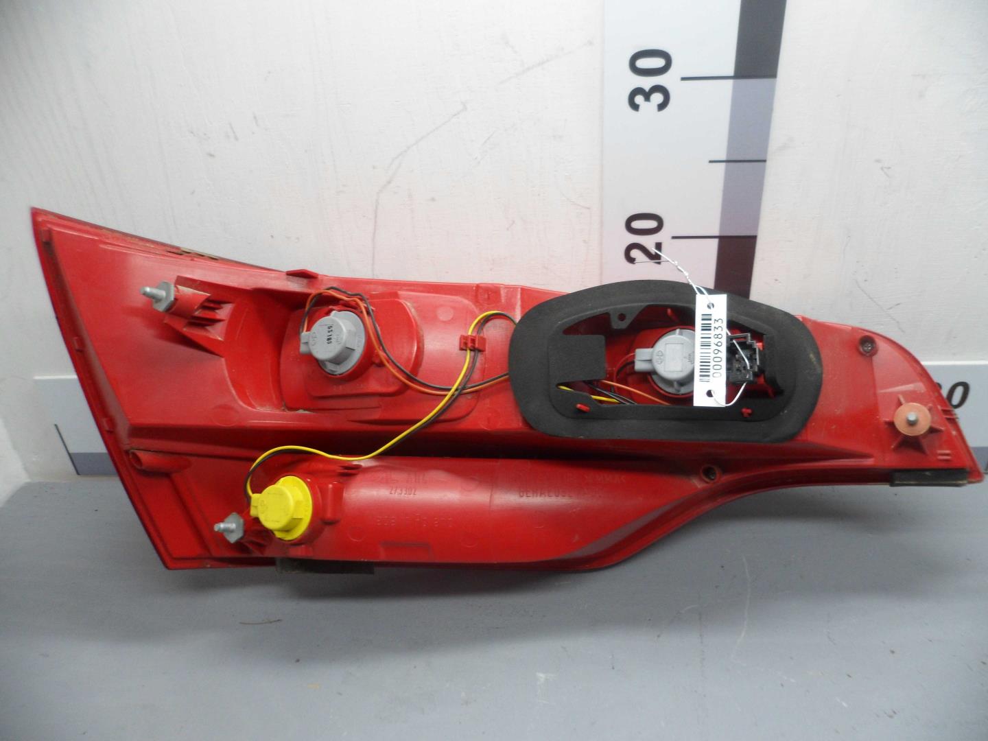 Фонарь задний внутренний правый