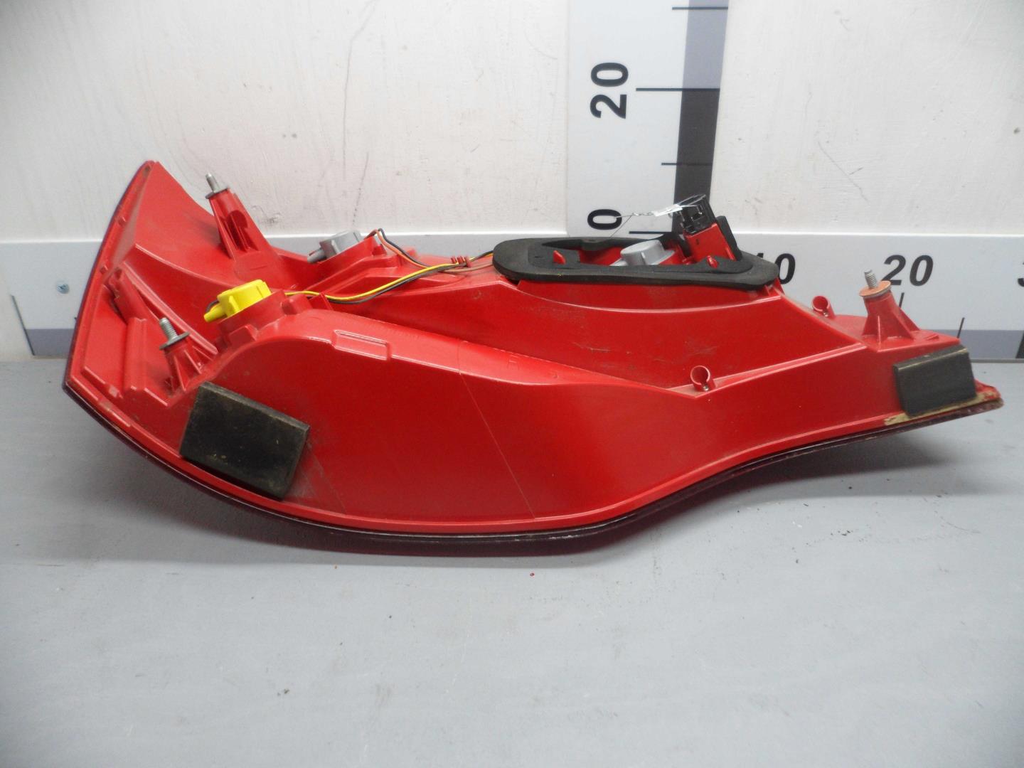 Фонарь задний внутренний правый