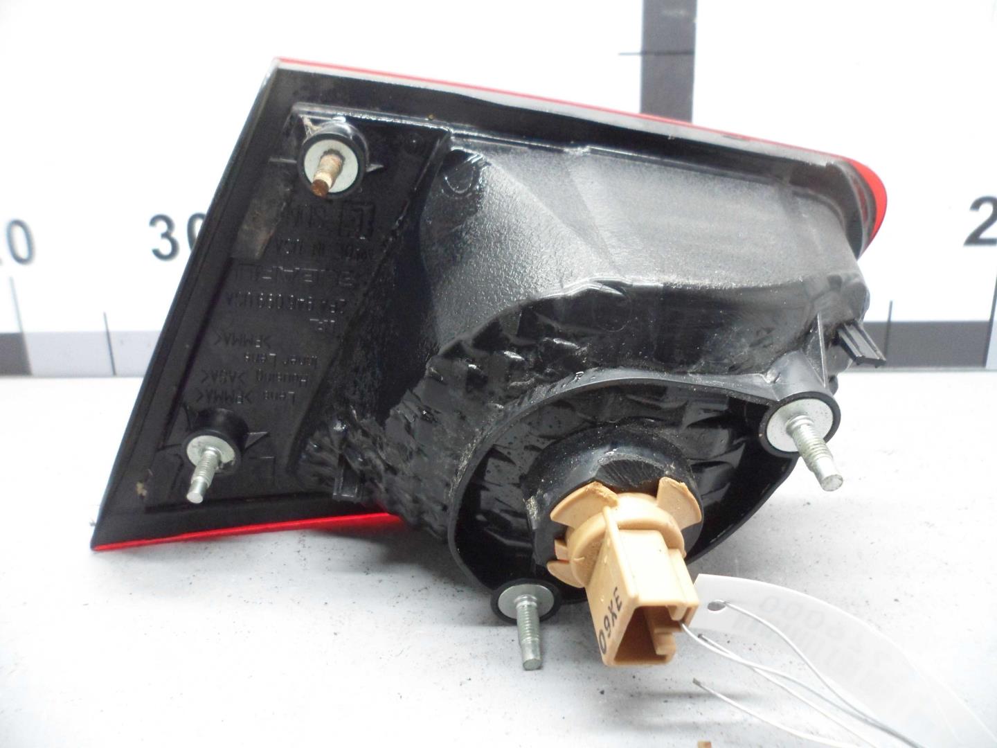 Фонарь задний внутренний левый