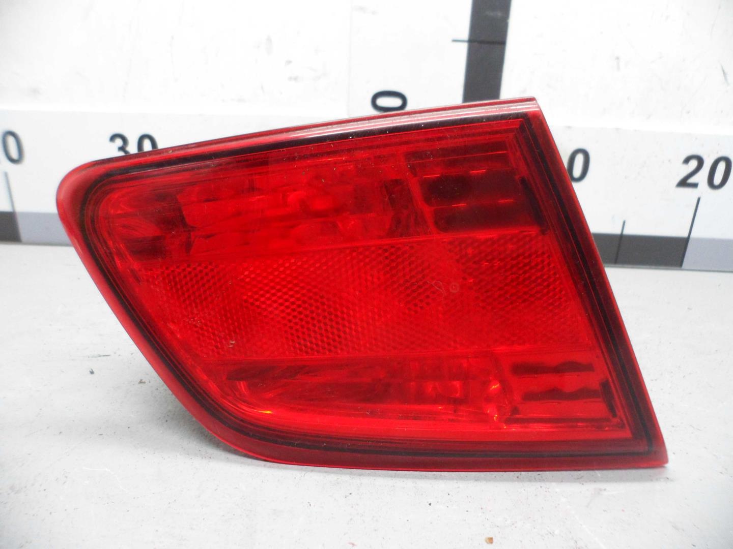 Фонарь задний внутренний левый