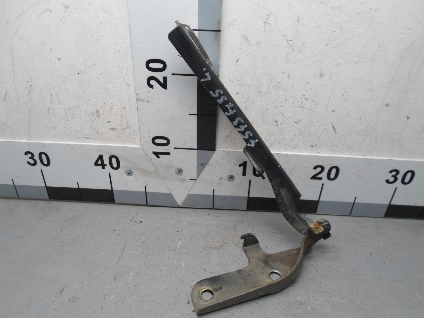 Петля капота левая