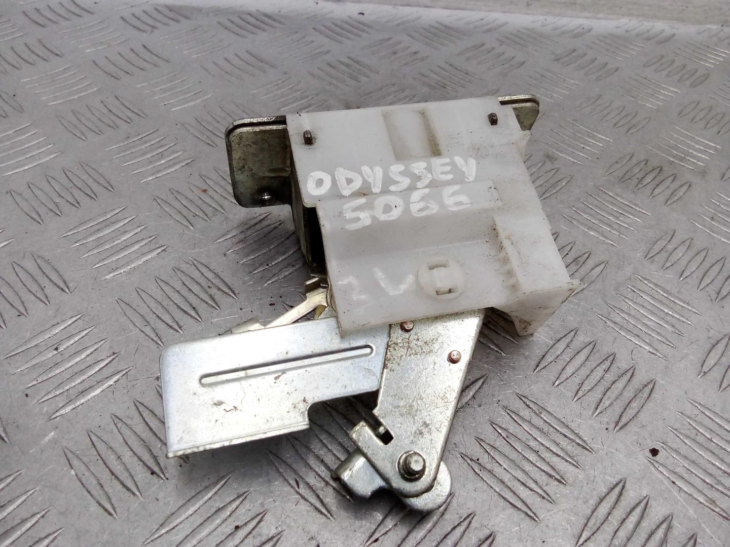 Замок двери задней левой