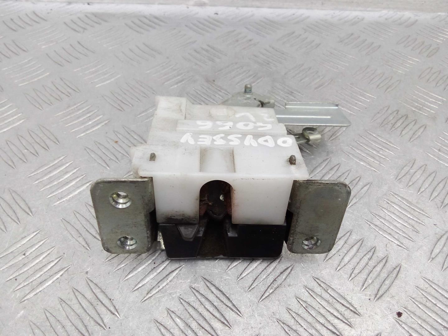 Замок двери задней левой