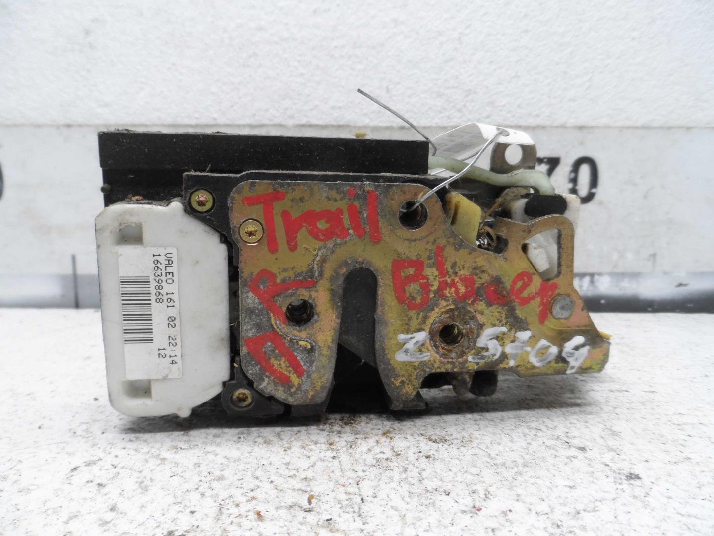 Замок двери передней правой