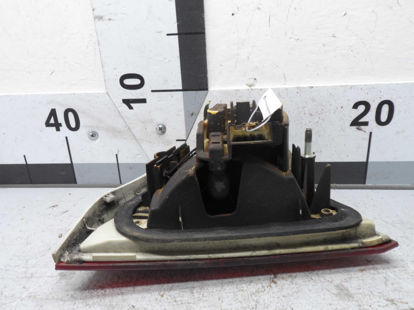 Фонарь задний внутренний левый