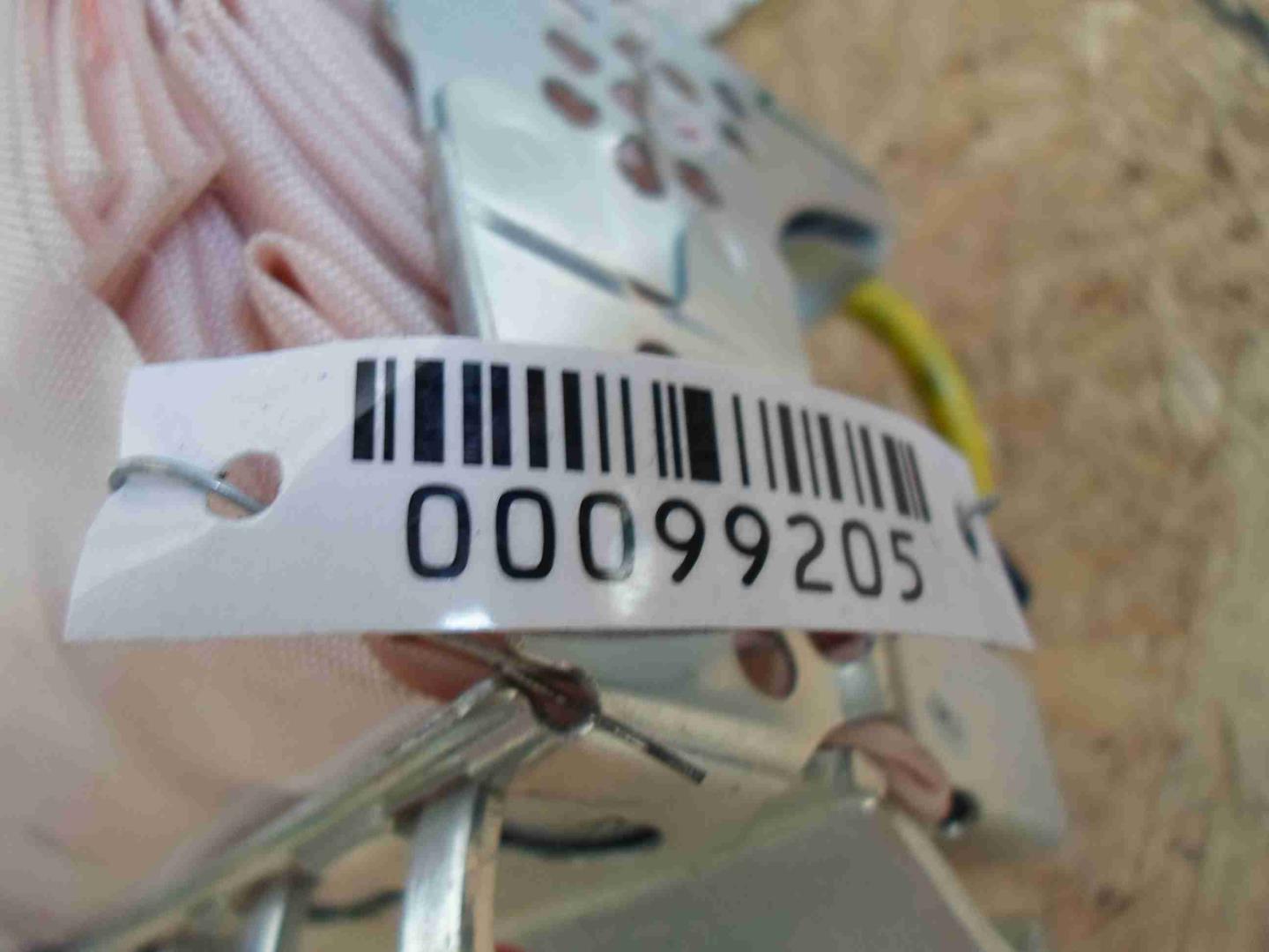 Подушка безопасности пассажирская (в торпедо)