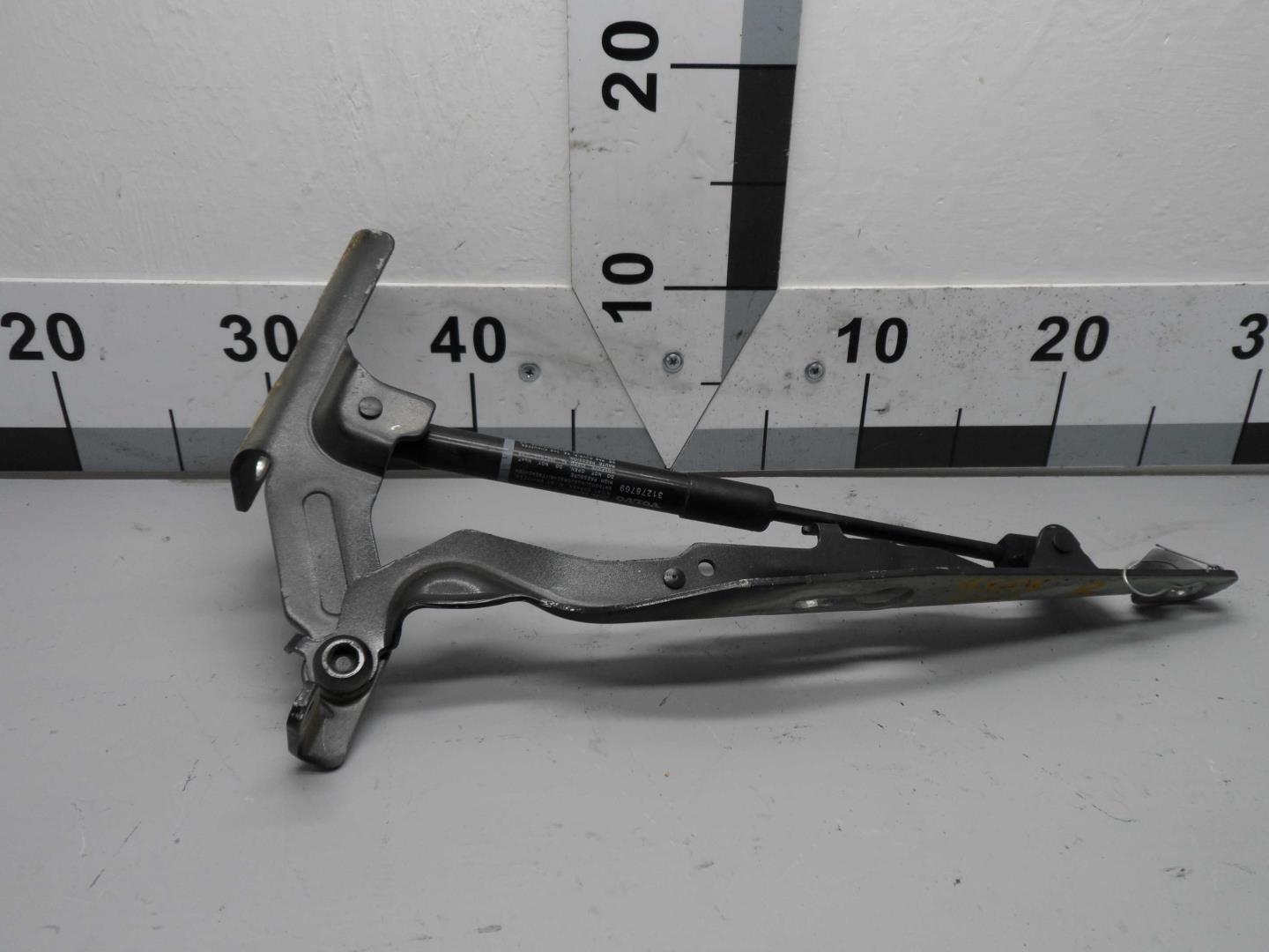 Петля капота правая