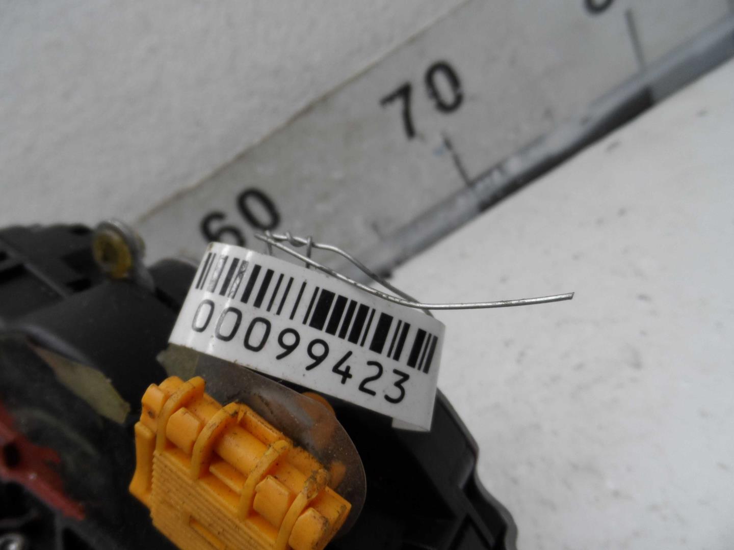 Замок двери передней левой