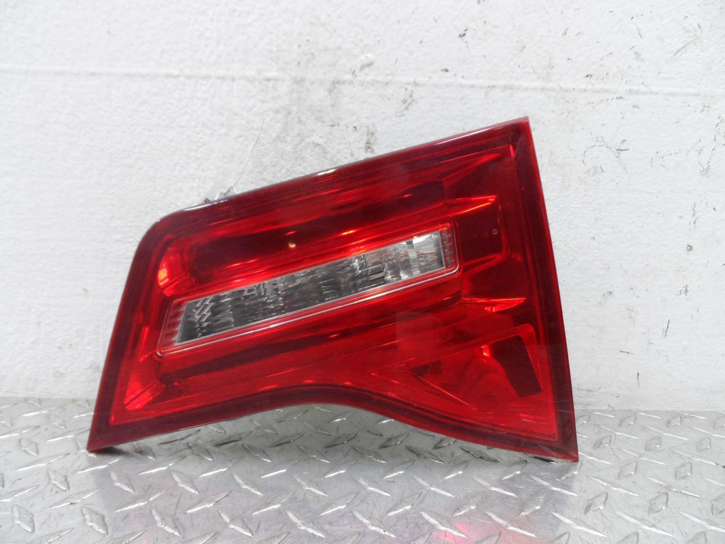 Фонарь задний внутренний правый