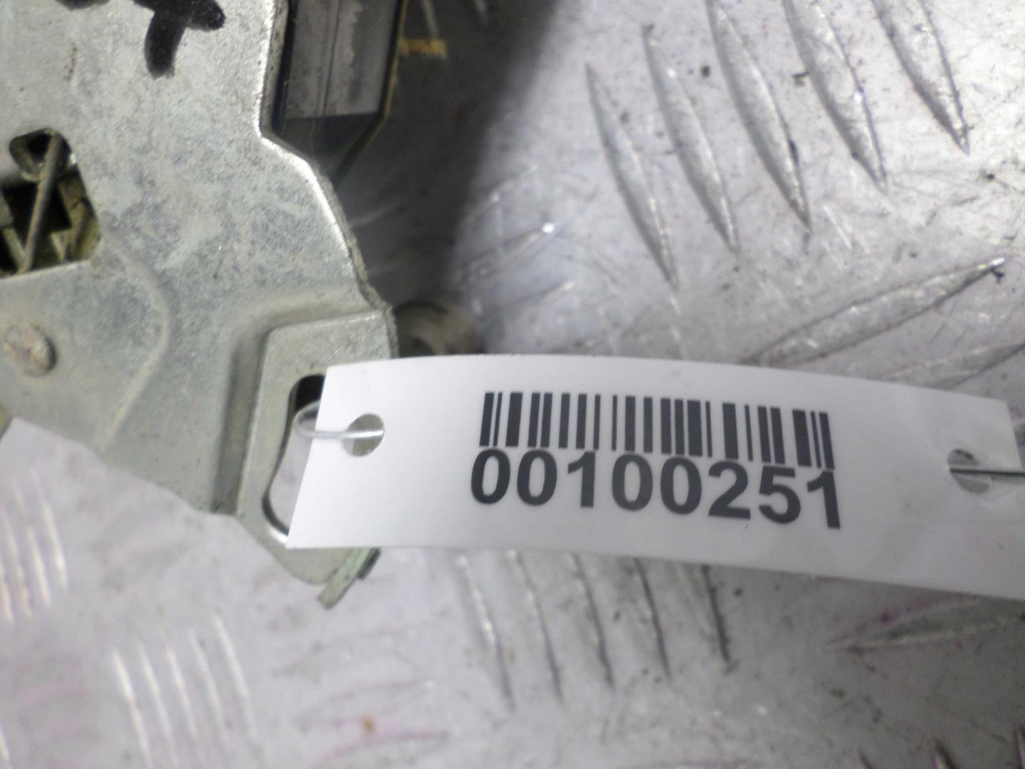 Замок двери задней правой