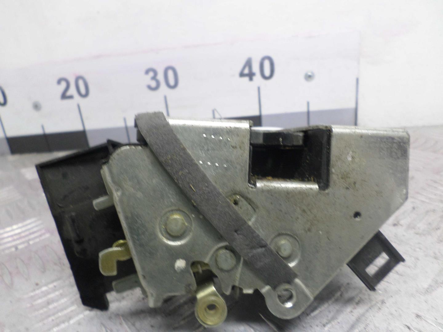 Замок двери задней правой