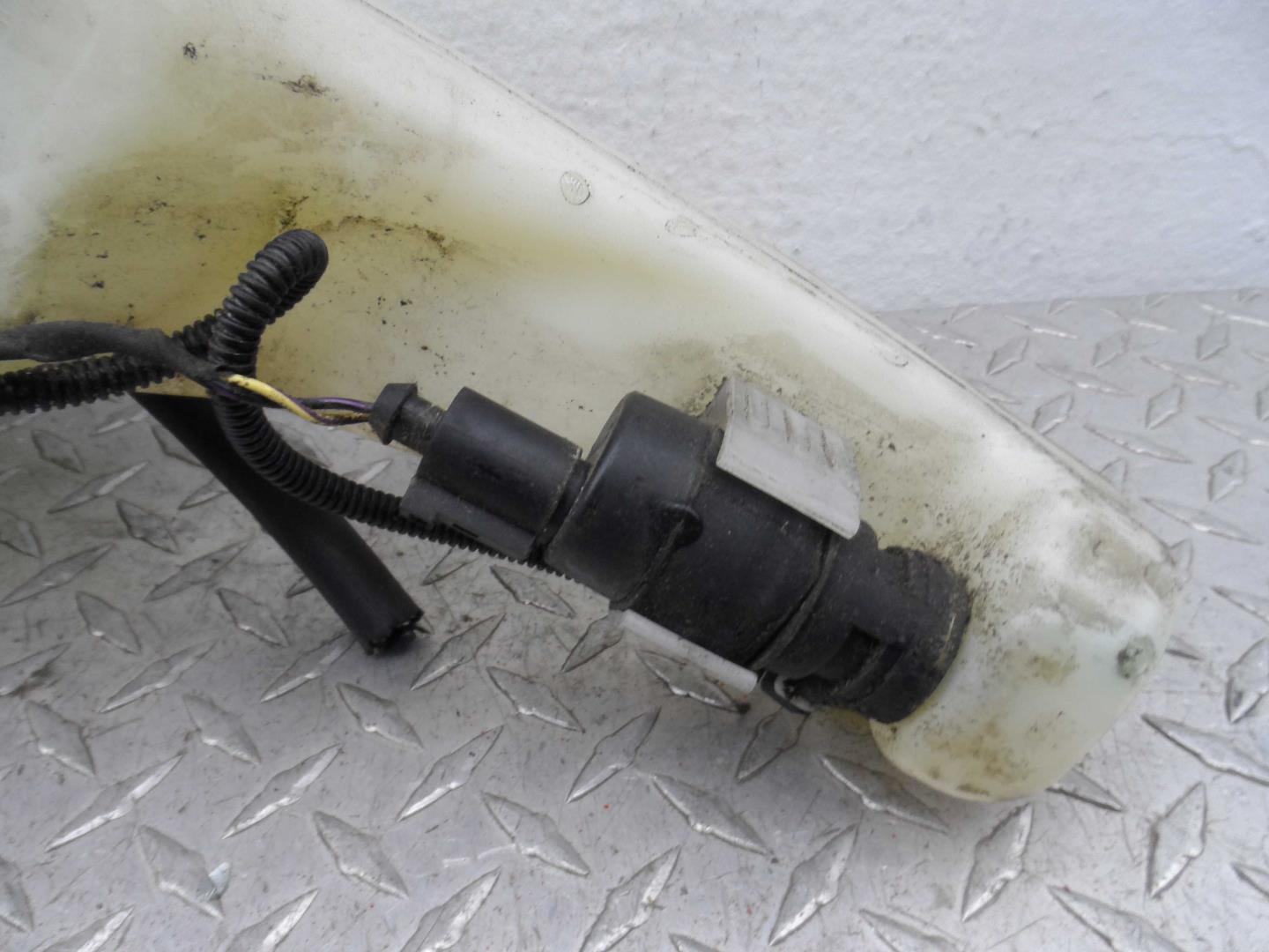 Бачок омывателя лобового стекла