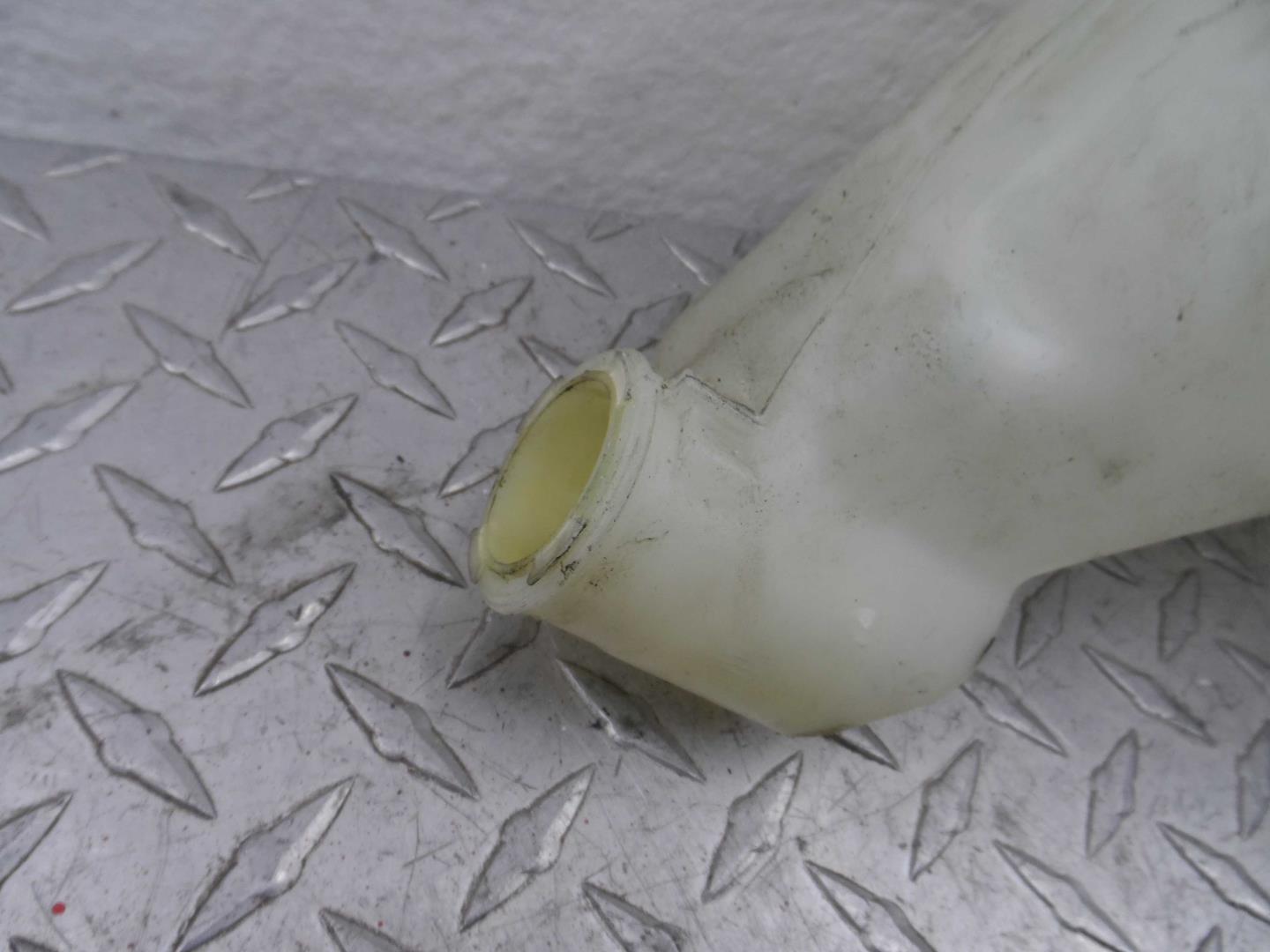 Бачок омывателя лобового стекла