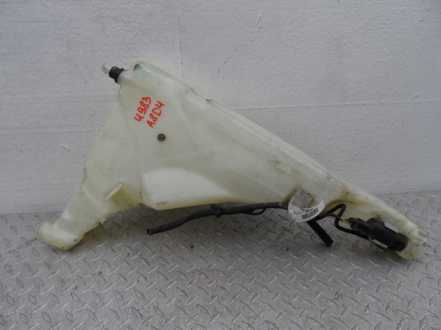 Бачок омывателя лобового стекла