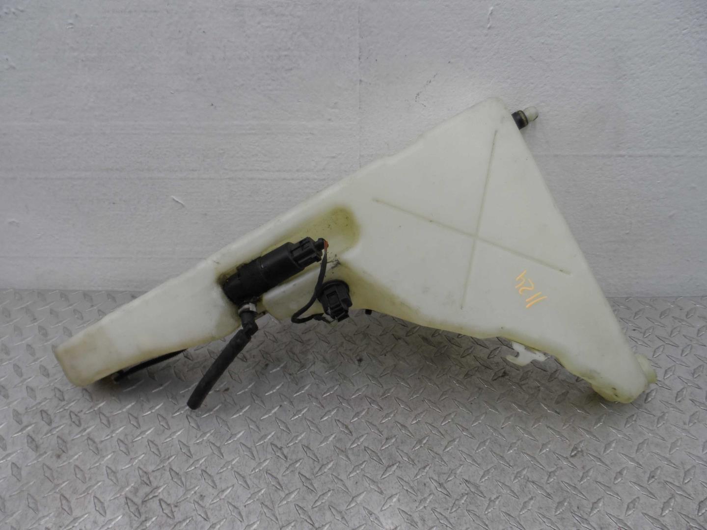 Бачок омывателя лобового стекла