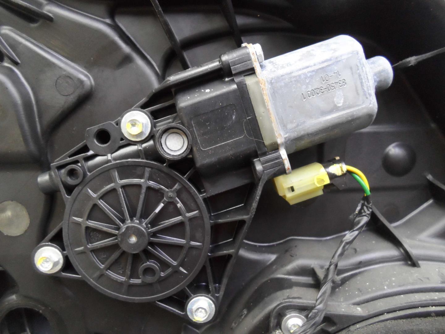 Стеклоподъемник электр. задний левый