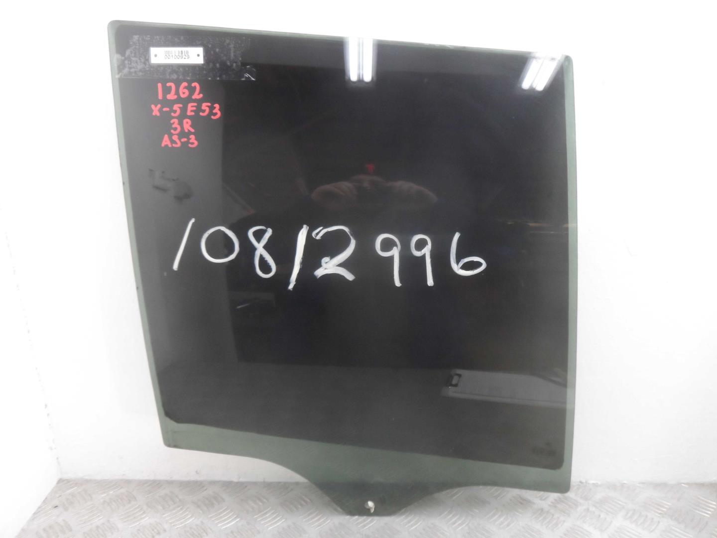 Стекло двери задней правой