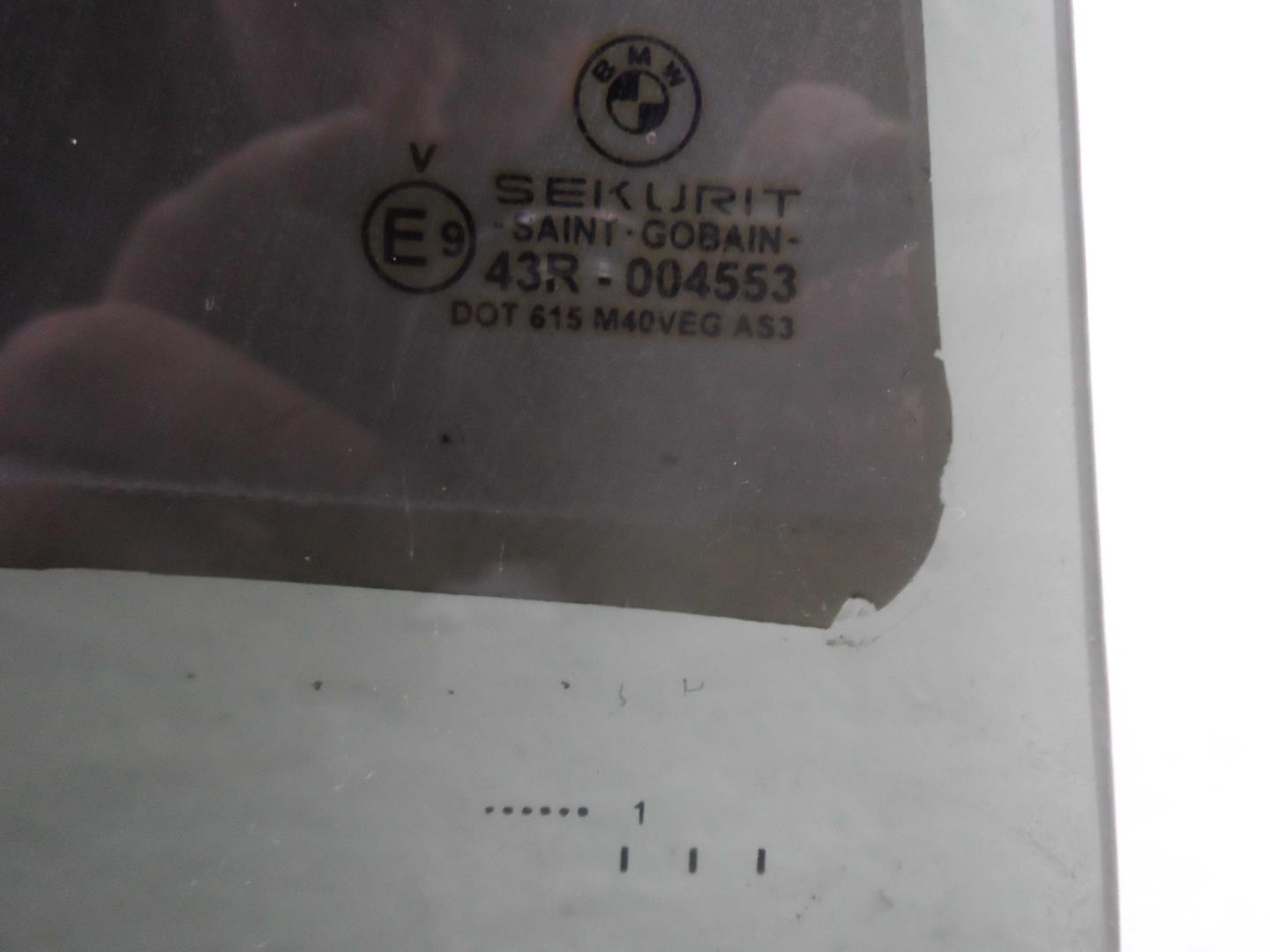 Стекло двери задней правой