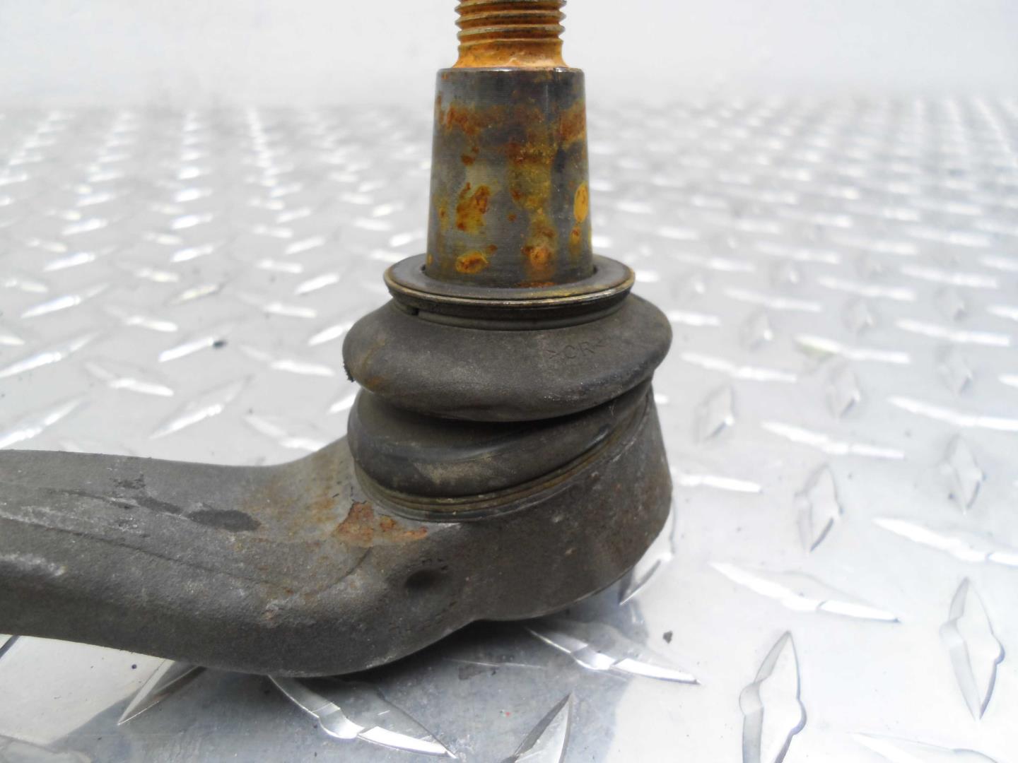 Рычаг передний нижний левый