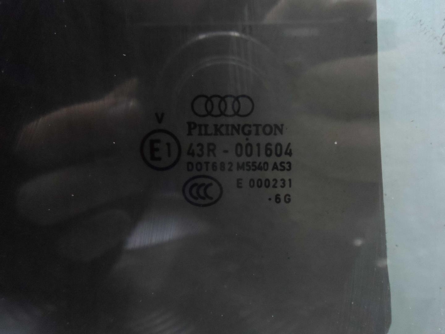 Стекло двери задней правой