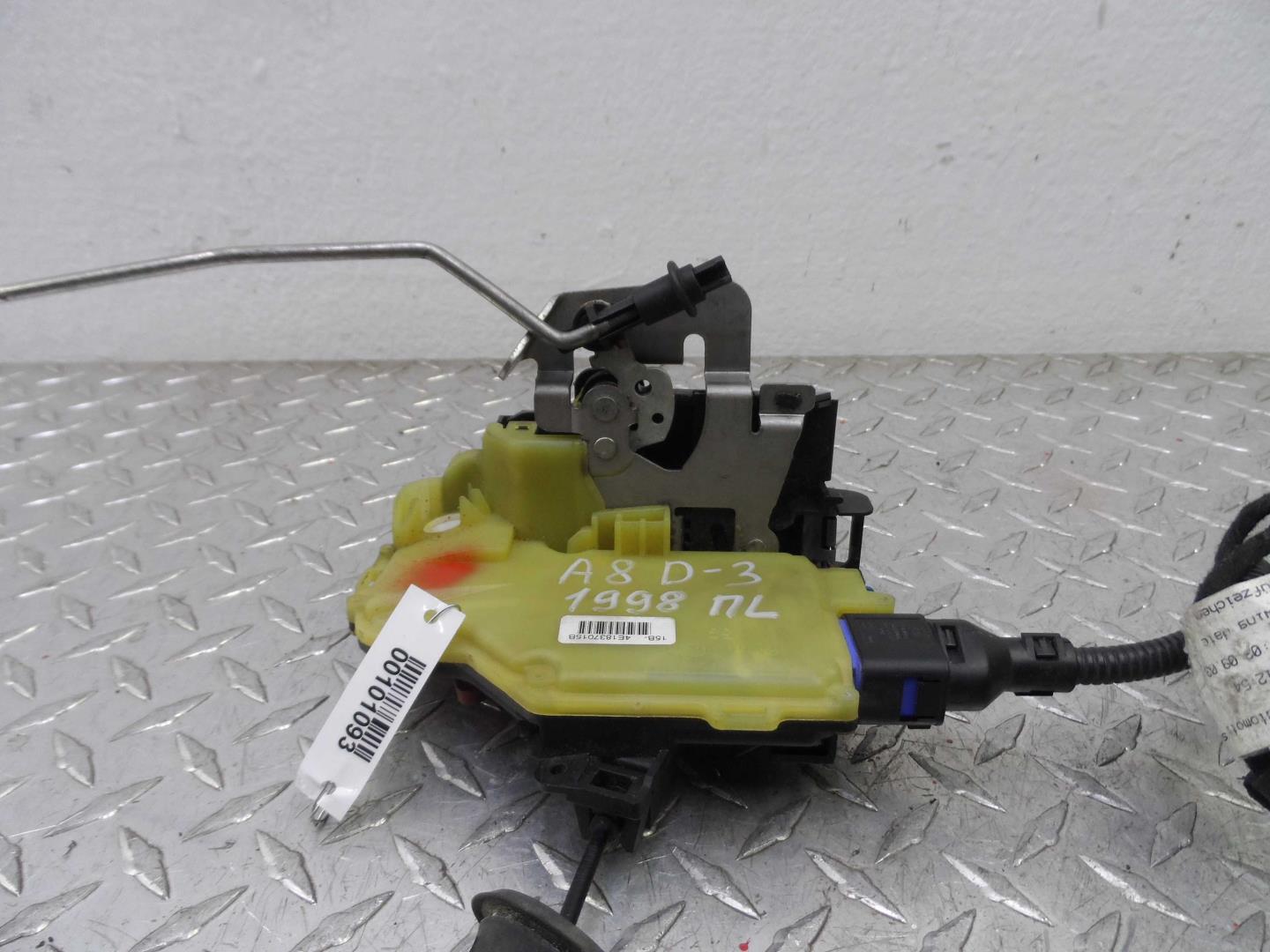 Замок двери передней левой