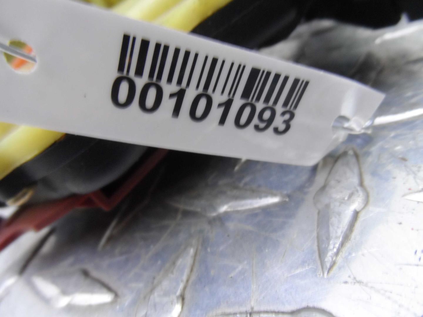 Замок двери передней левой