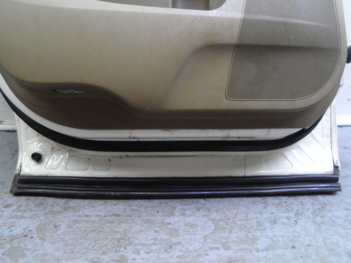 Замок двери задней левой