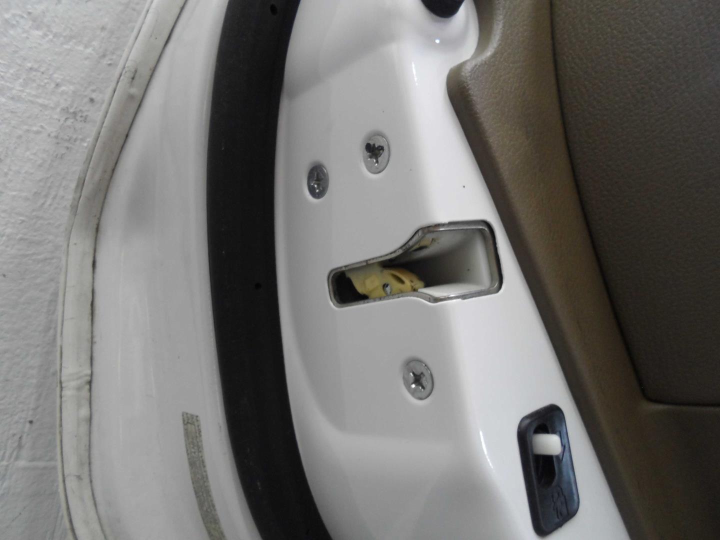 Стеклоподъемник электр. задний левый