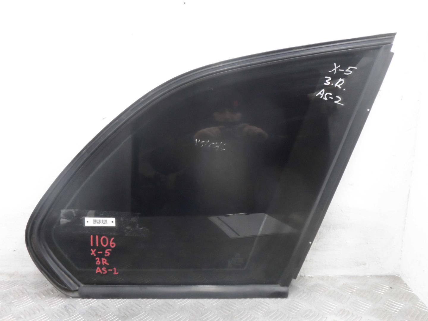 Стекло кузовное глухое правое