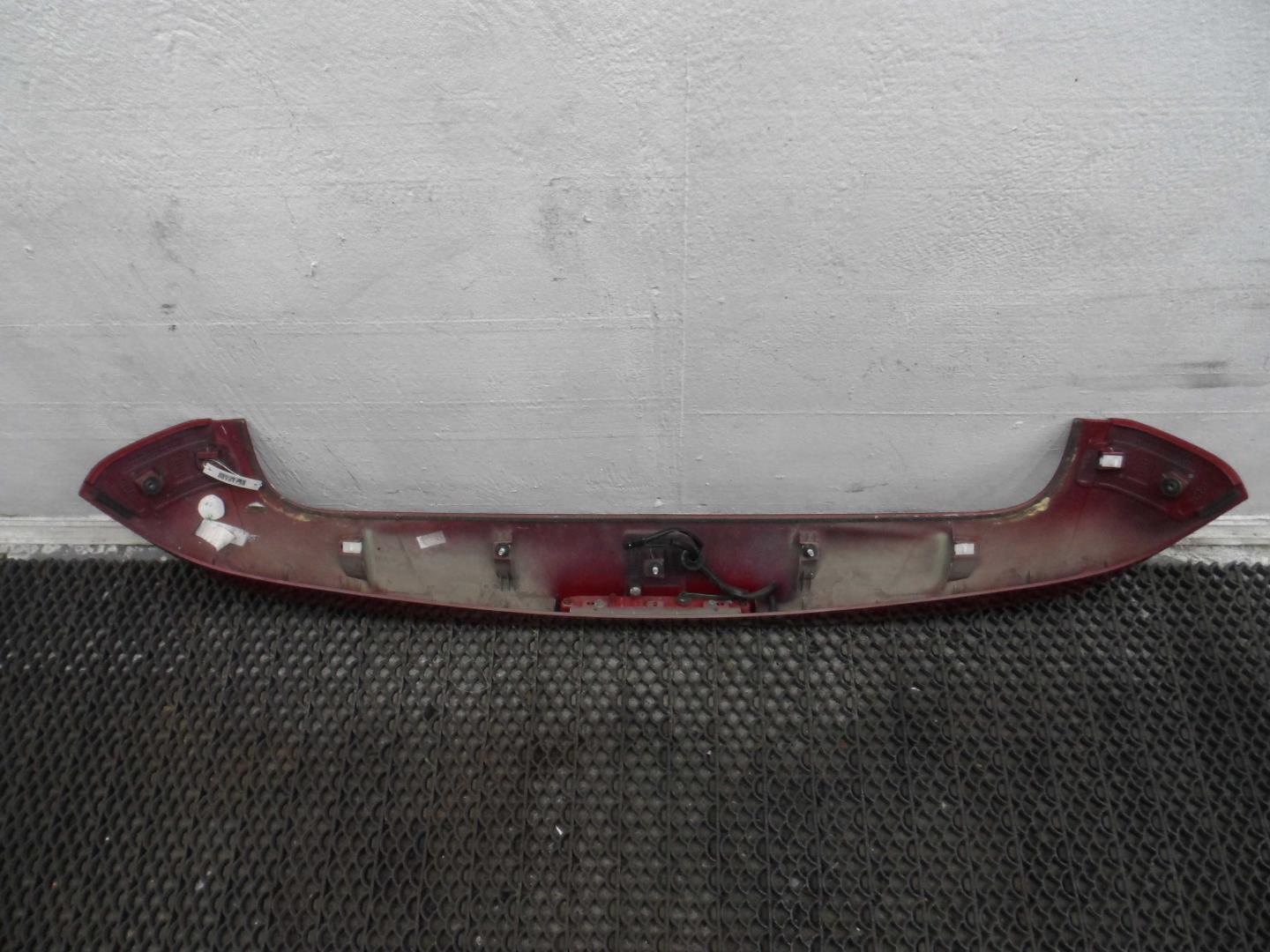 Спойлер (дефлектор) крышки багажника