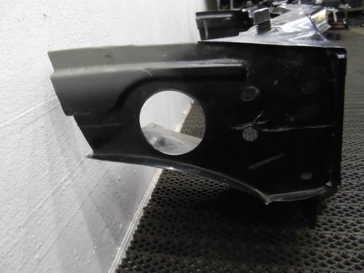 Замок капота