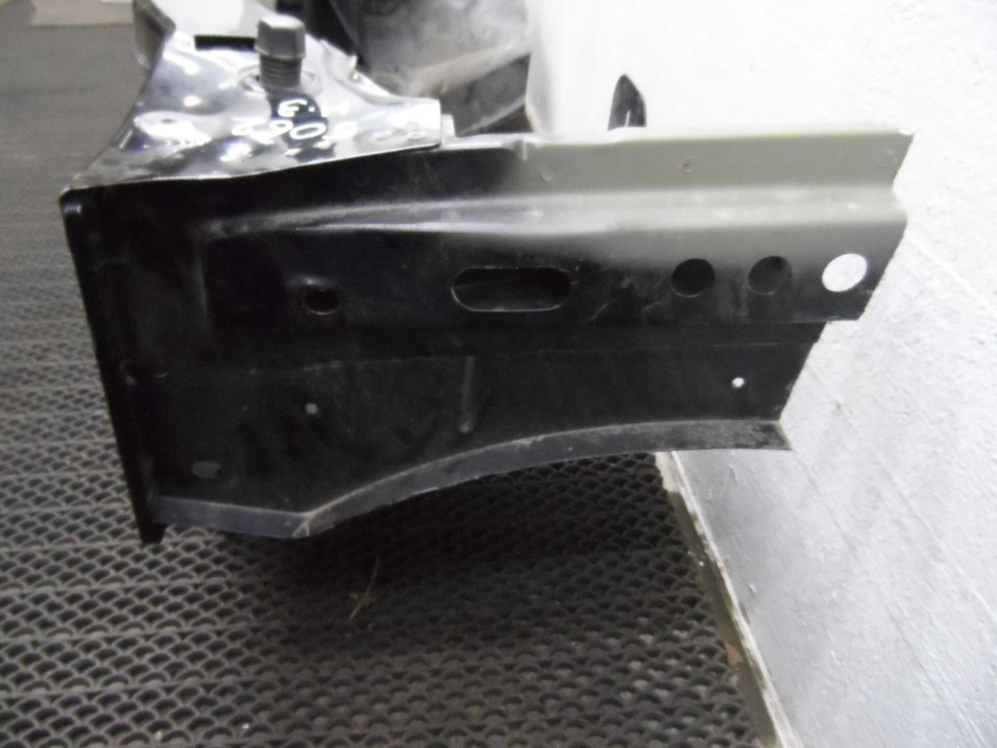 Замок капота