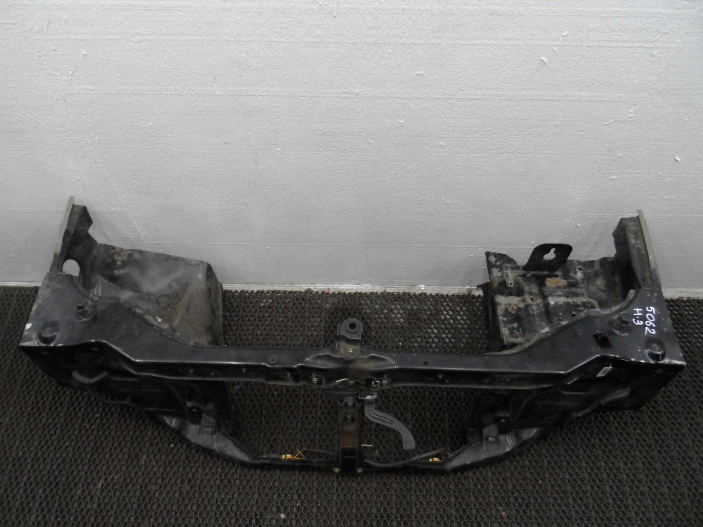 Замок капота