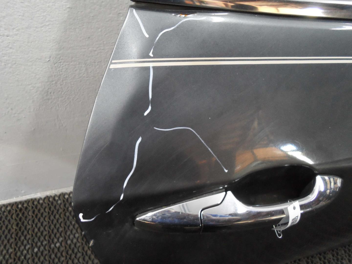 Стекло двери задней правой