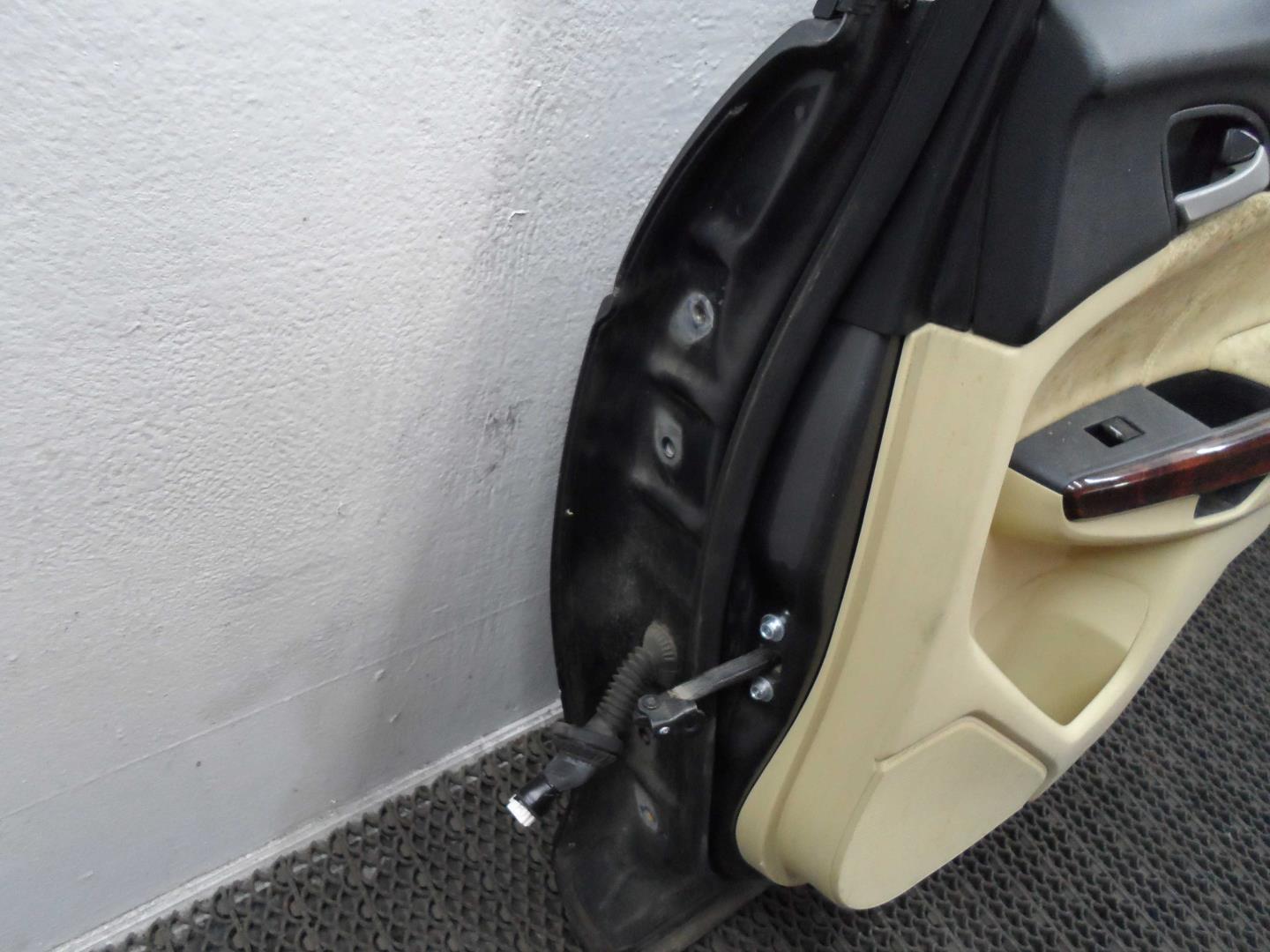 Стеклоподъемник электр. задний правый