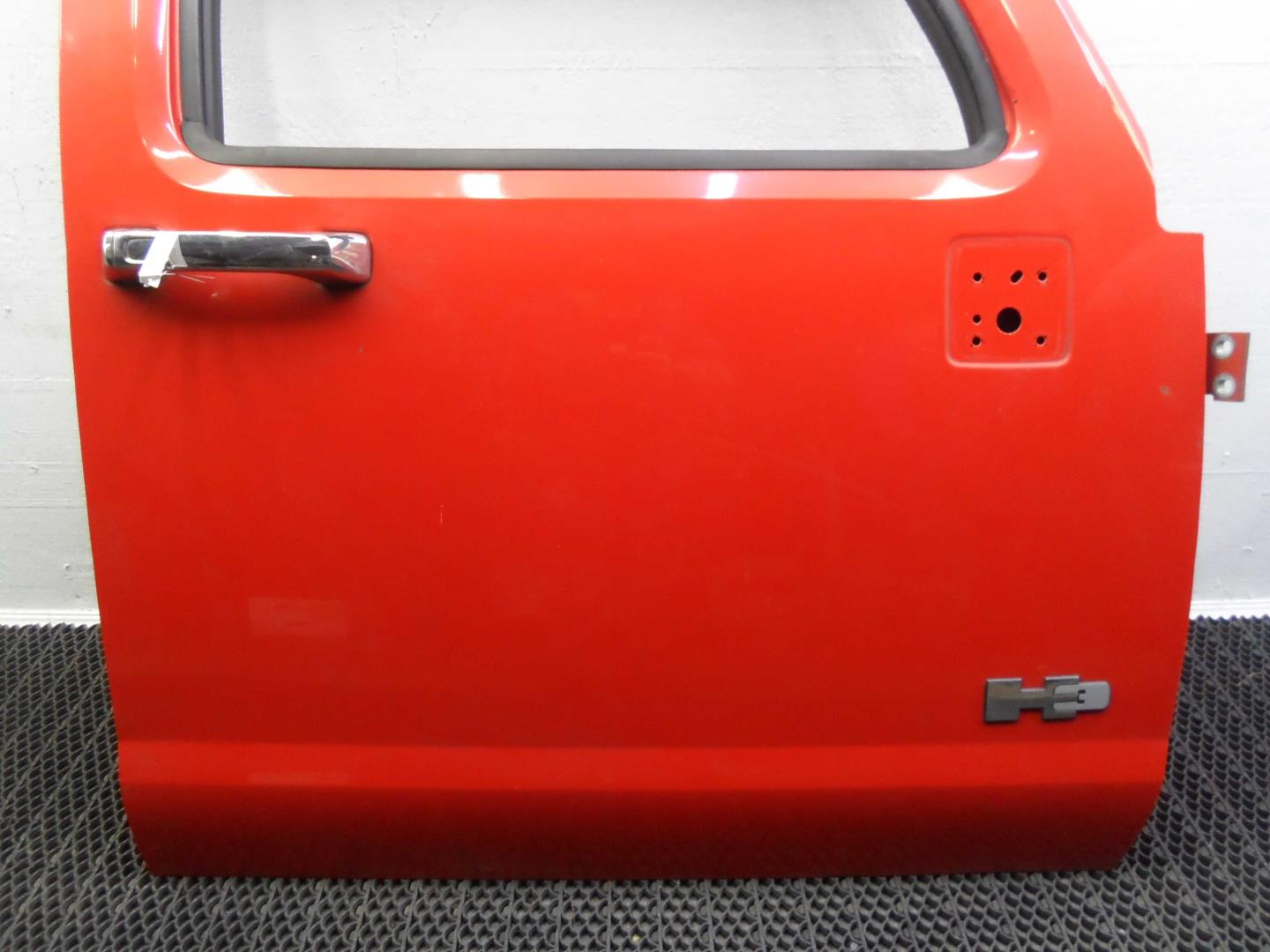 Петля двери передней