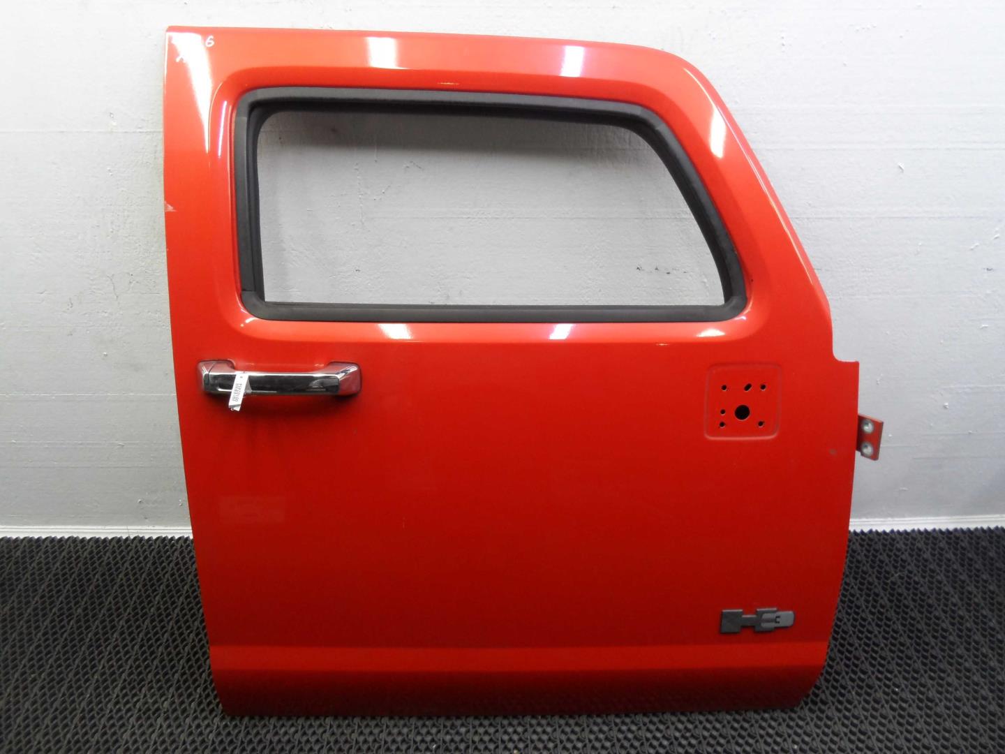 Петля двери передней