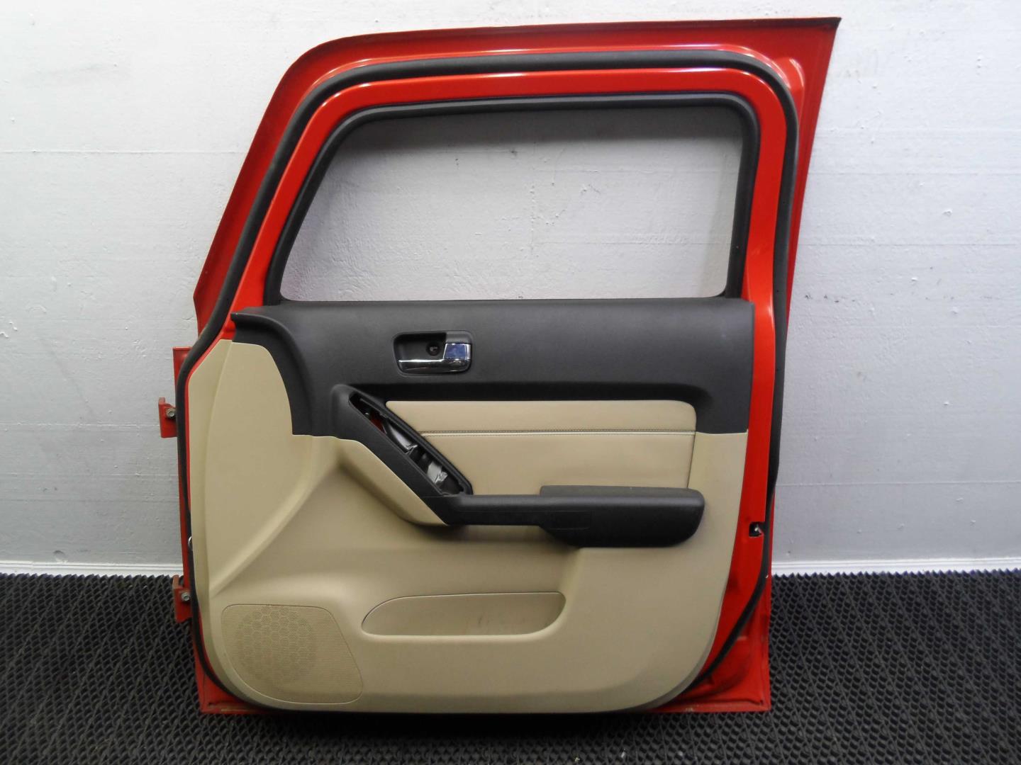 Петля двери передней