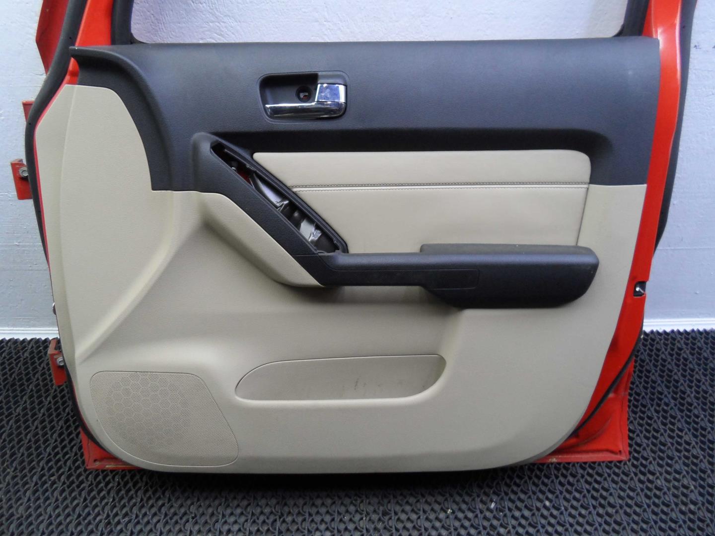 Петля двери передней