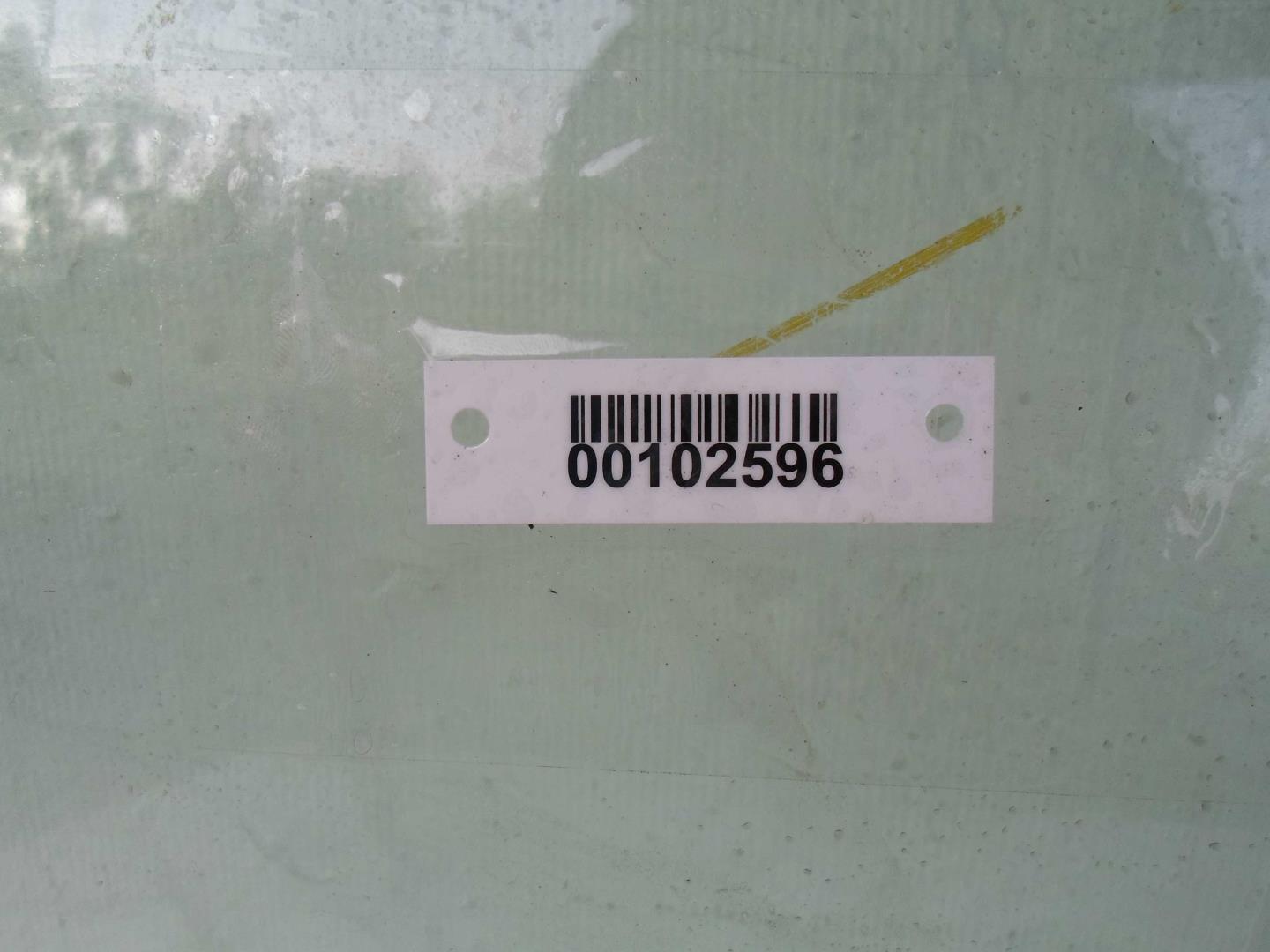 Стекло двери задней правой