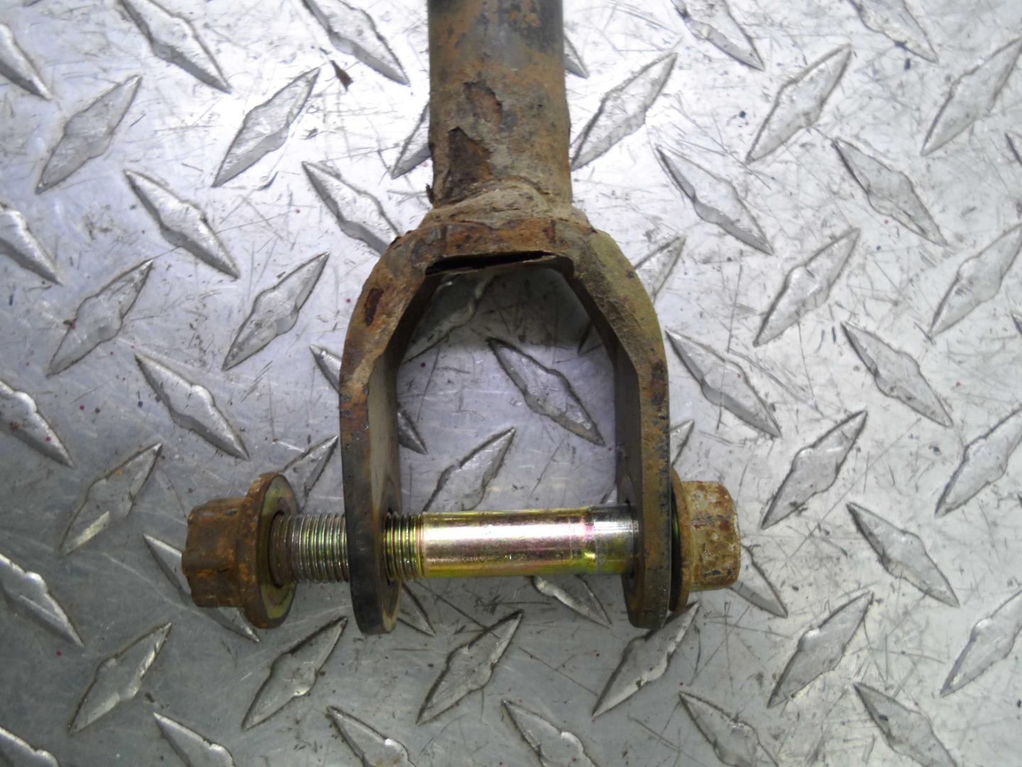 Рычаг задний левый