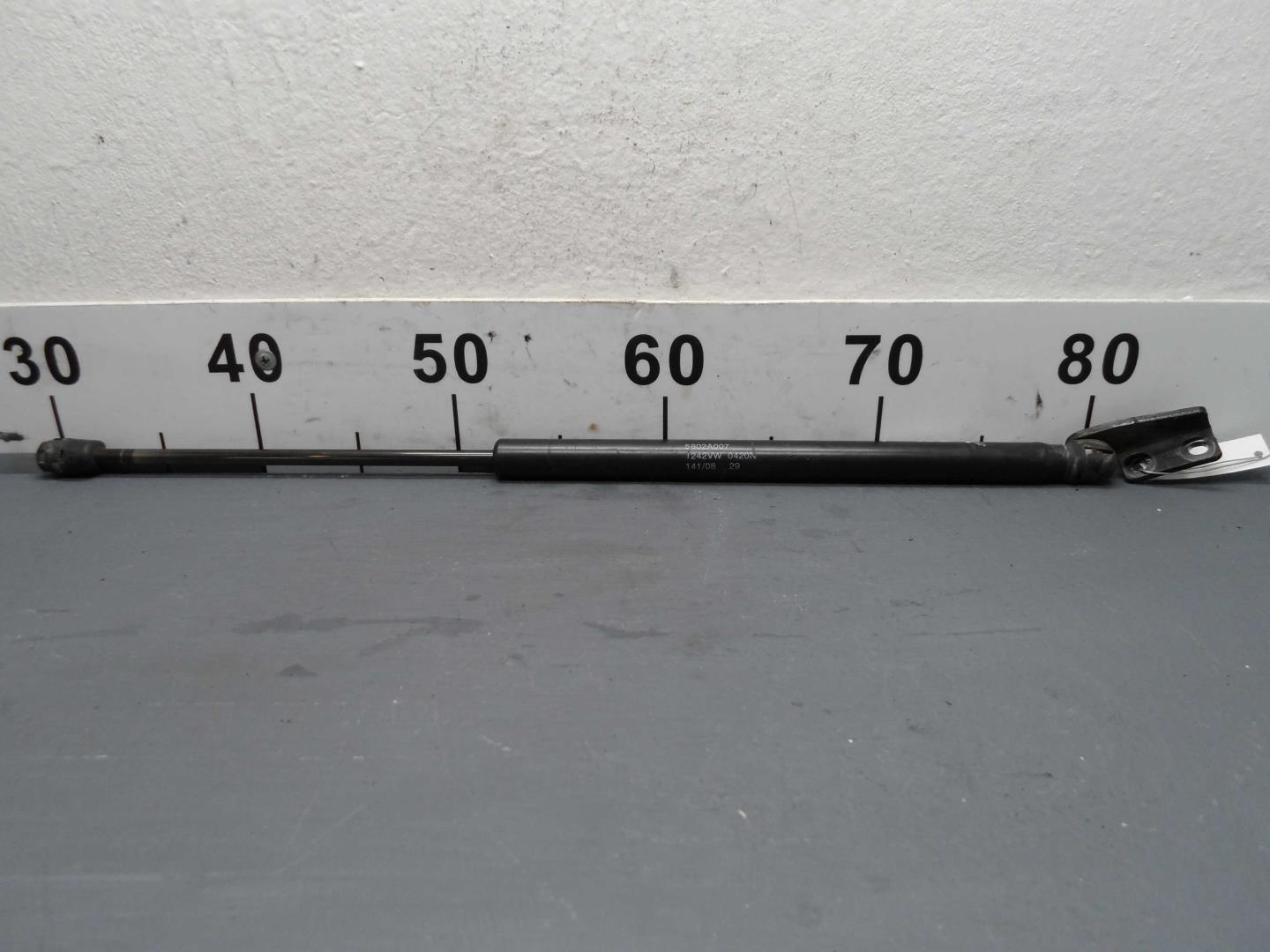 Амортизатор крышки багажника