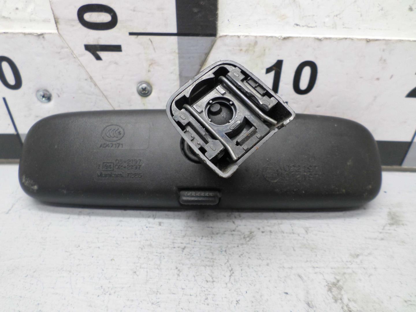 Зеркало заднего вида