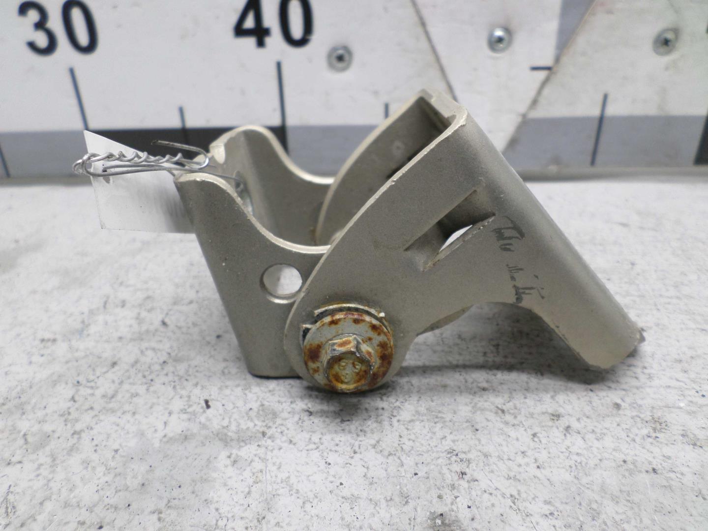 Петля двери