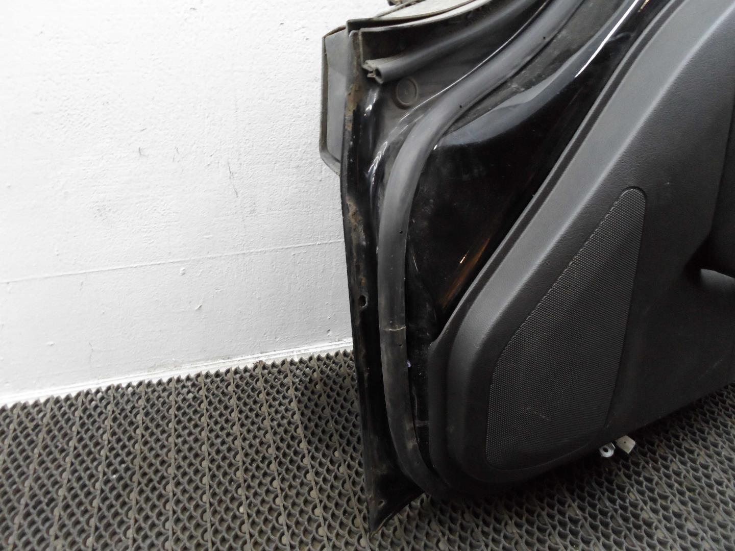 Замок двери задней левой