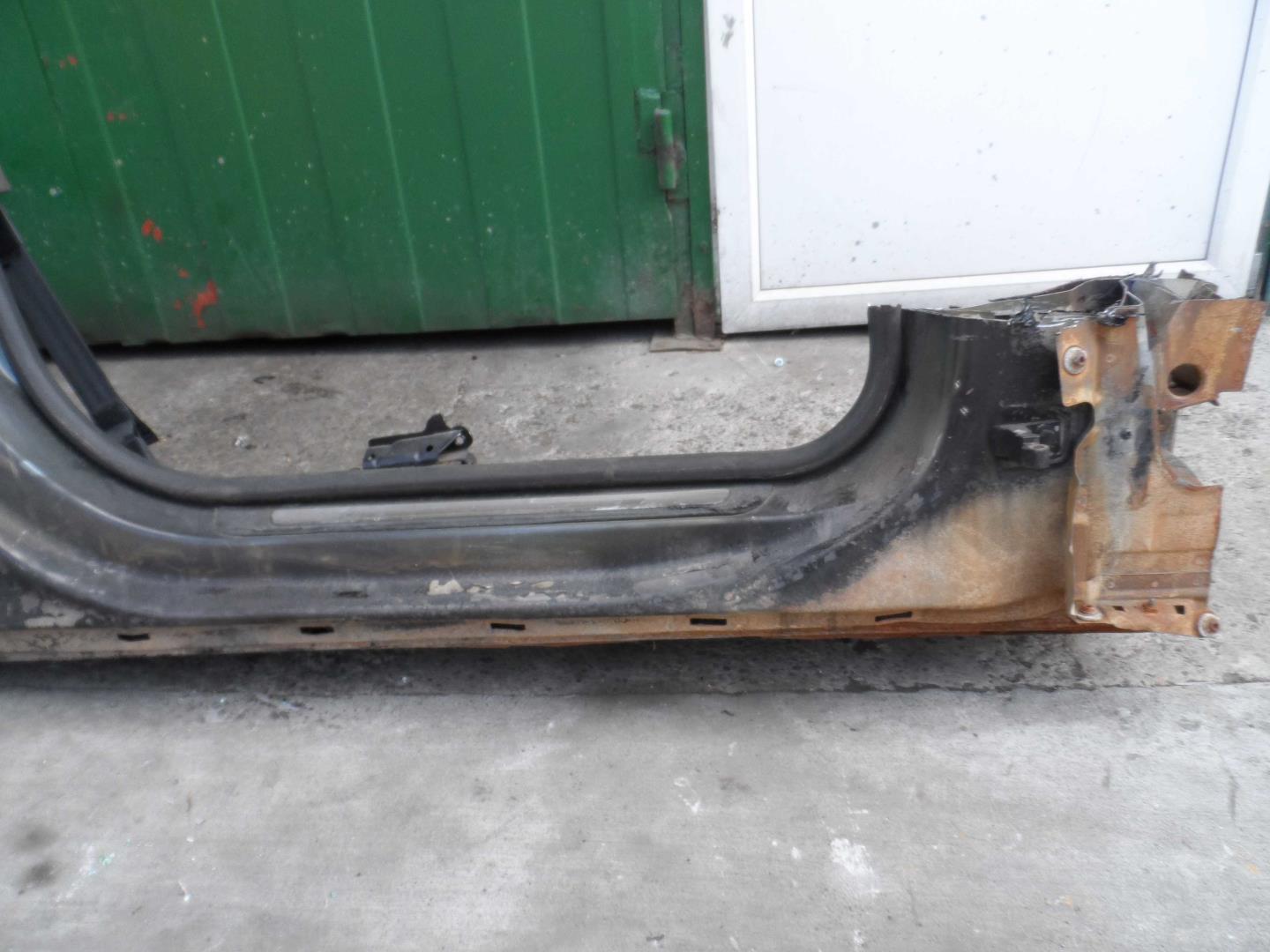 Кузовной элемент