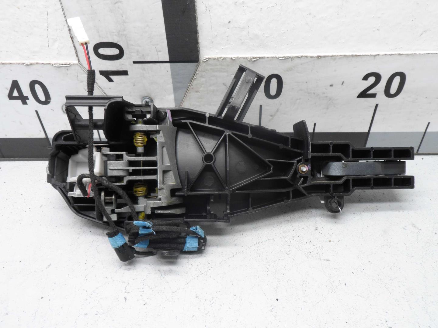 Ручка двери задней наружная левая