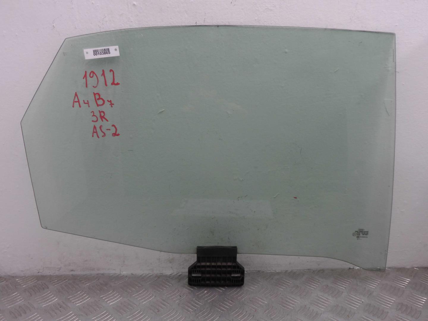 Стекло двери задней правой