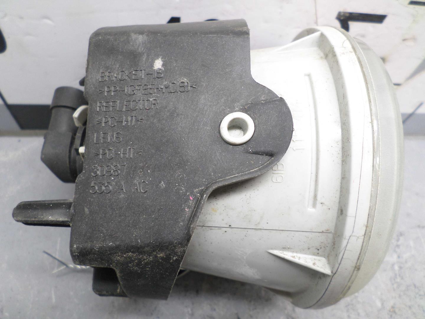 Фара противотуманная правая