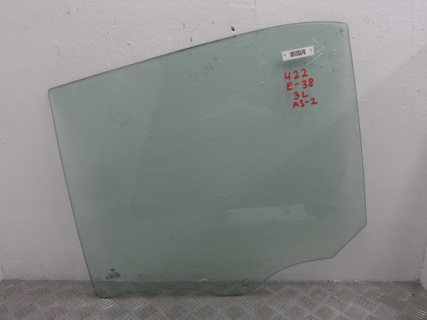 Стекло двери задней левой